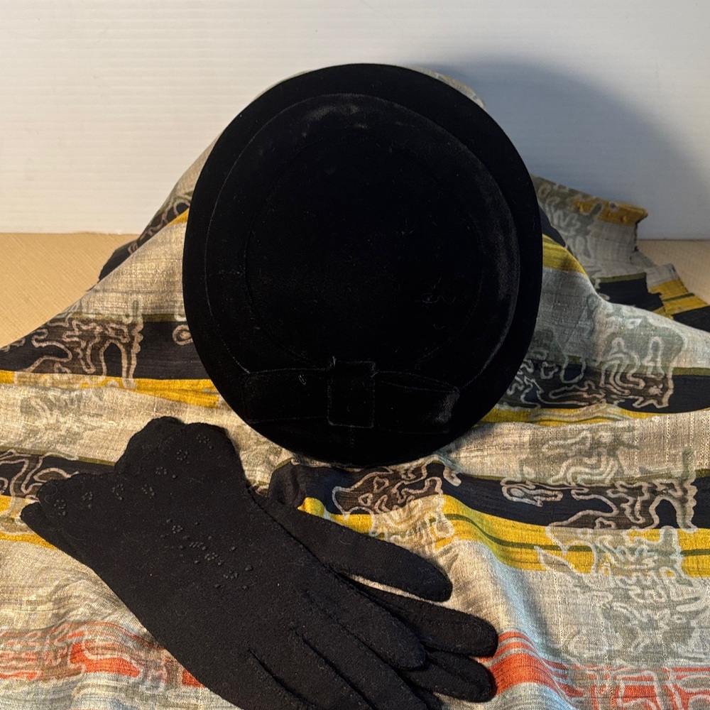Vintage Black Velvet Pillbox-style Hat “Jackie”
